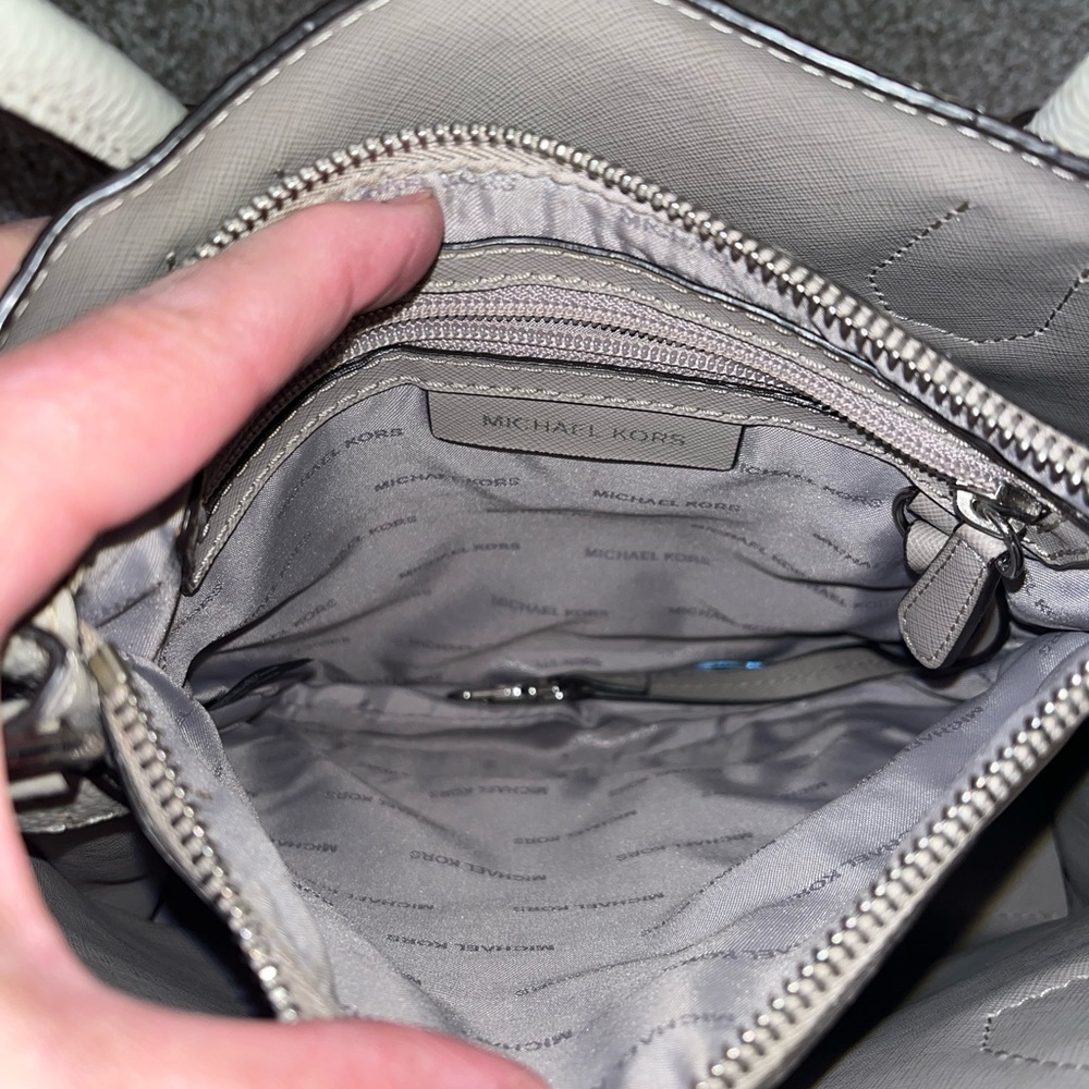 Michael Kors Large Mercer Grey Pebbled Leather Satchel - Picture 8 of 10